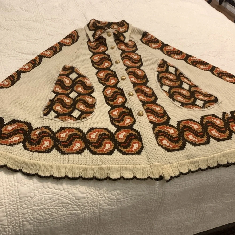 Vintage 1960-70’s Sturbridge Native American Cream Pattern Cape Buttons SzMedium - Picture 2 of 13